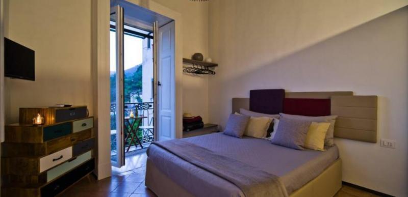 Bed And Travel Apartment La Minerva Suite Salerno Exterior photo